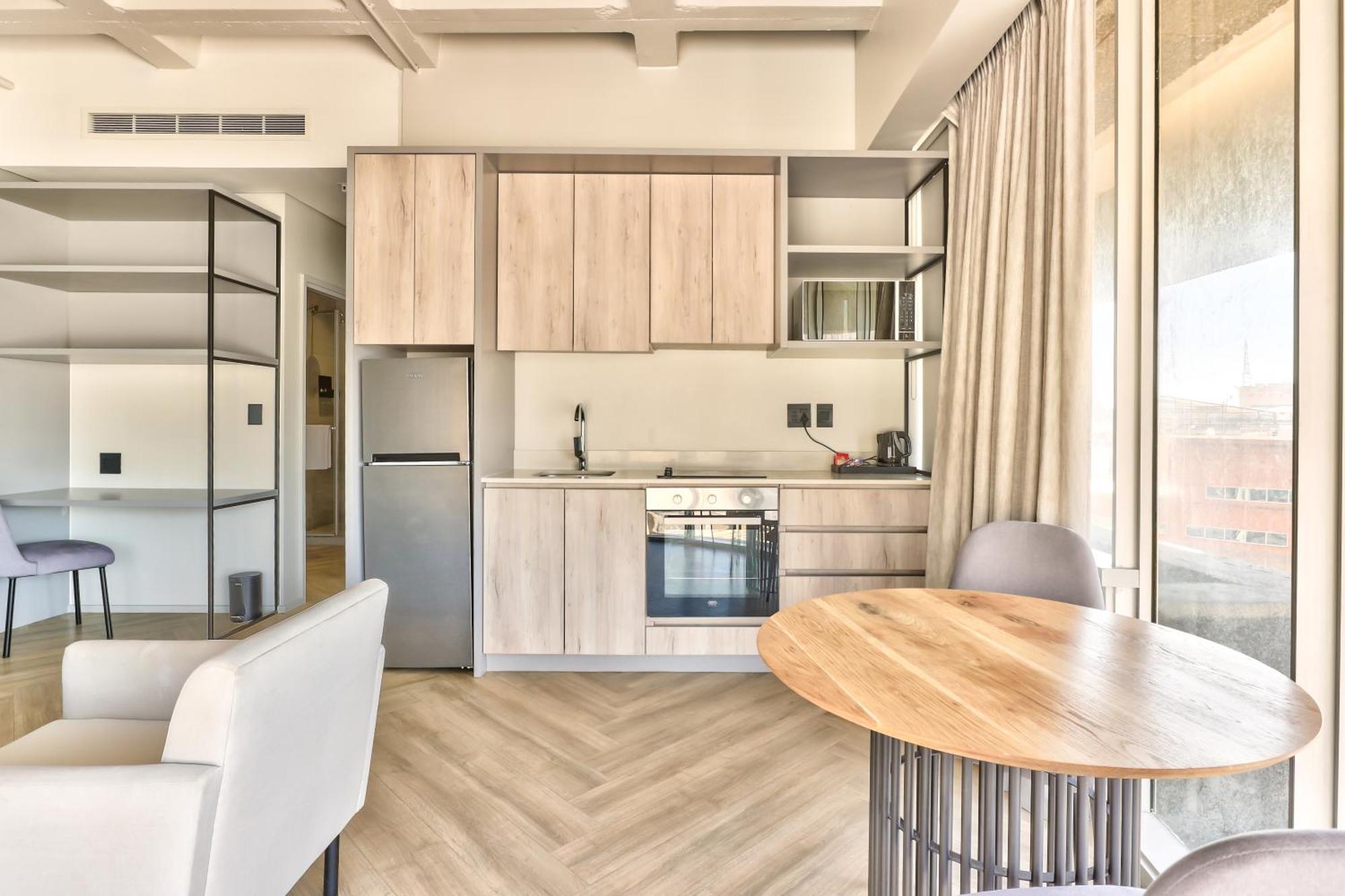 Wink Aparthotel One Thibault Кейптаун Екстериор снимка